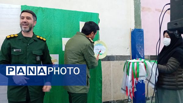 برگزاری جشن آغاز انقلاب در دبیرستان فاطمه الزهرا آشخانه