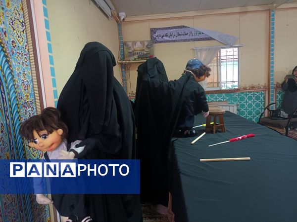 عطر فاطمی در فضای آموزش دبیرستان میرزا جعفر سروقد با برپایی ایستگاه صلواتی 