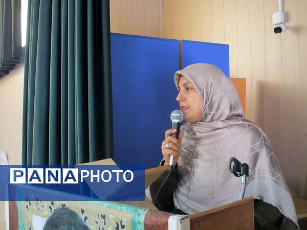 جلسه آموزش خانواده و افتتاح اتاق گفت‌وگوی اولیا در دبیرستان شاهد شهید کلانتری 