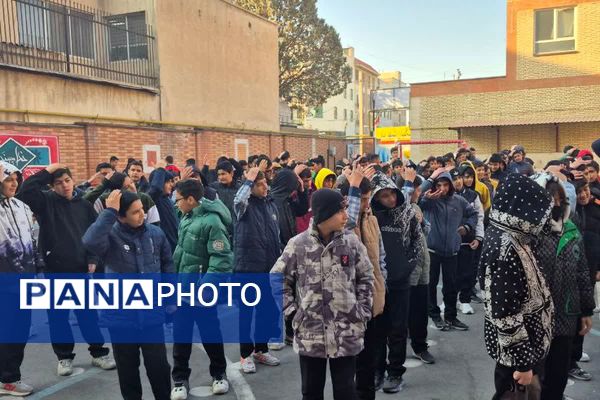 نوجوانان فاطمی از دبیرستان تا مسجد جامع