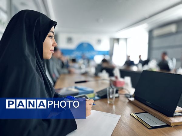 تقدیر از عوامل اجرایی جشنواره ملی طراحی و دوخت لباس دانش‌آموزی با حضور انجمن اولیا‌ و مربیان استان مرکزی