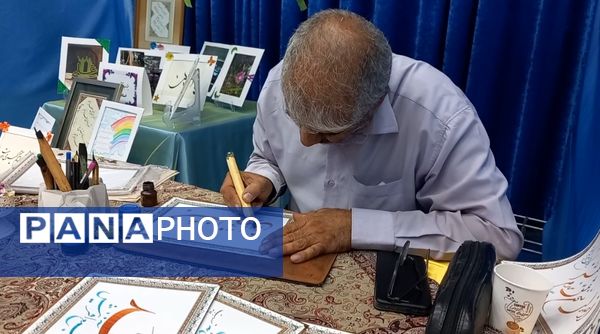نمایشگاه دست سازه های هنری دختران آفتاب در دالقرآن سازمان فرهنگی شهرداری اسلامشهر
