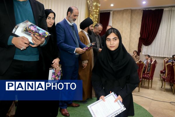 جشن فارغ‌التحصیلی دانش‌آموزان دختر بروجنی