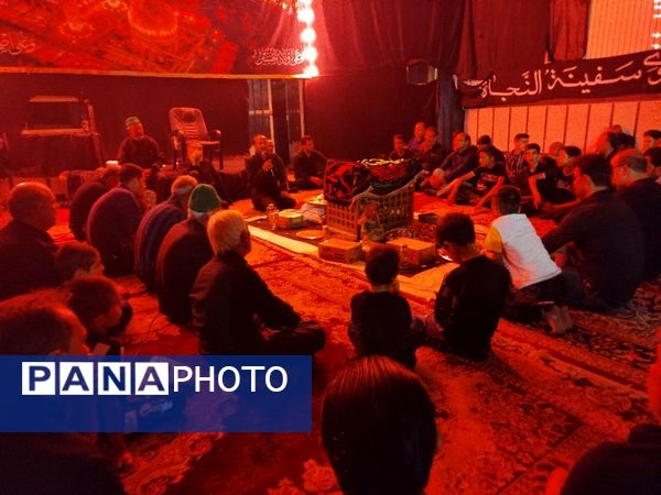 برپایی سفره حضرت رقیه(ص) در حسینه حسینی روستای رزق آباد شهرستان کاشمر