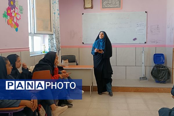 یک روز بدون کیف همراه با آموزش خود مراقبتی در دبیرستان شریعت 