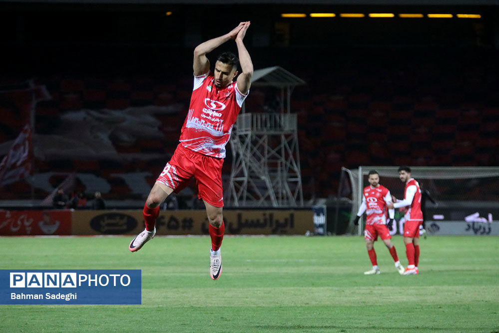 مدیریت باشگاه پرسپولیس در انتظار امضای علیپور پای برگه تمدید قرارداد
