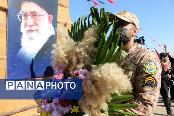 جلوه‌هایی از حضور نوجوانان در مراسم تشییع و خاکسپاری شهدای گمنام