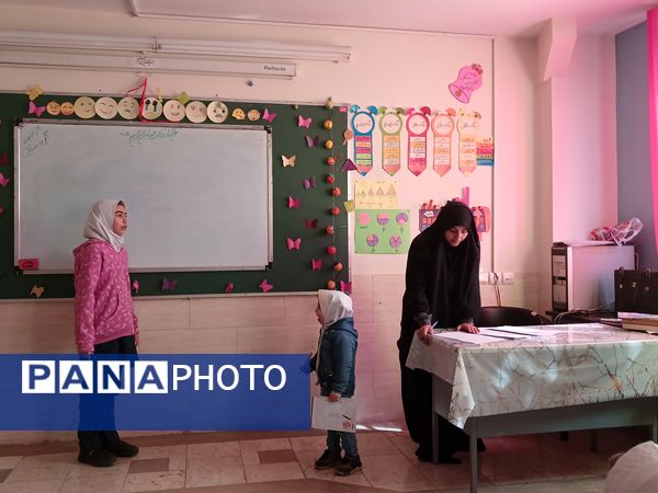 برگزاری مراسم تجلیل از دانش‌آموزان ممتاز حوزه نماز و قرآن در طرح بازدید از کارنامه نماز