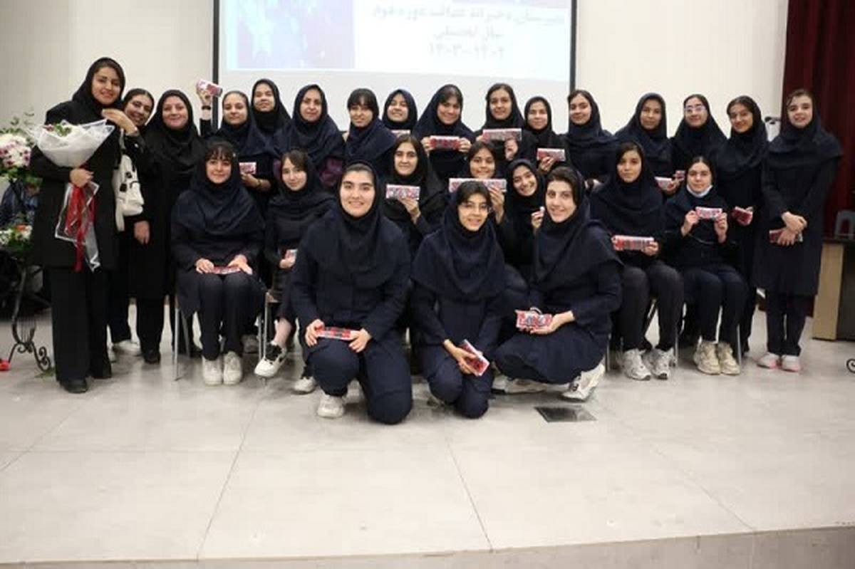 محیط ناآشنا برای هر نوجوانی چالشبرانگیز است