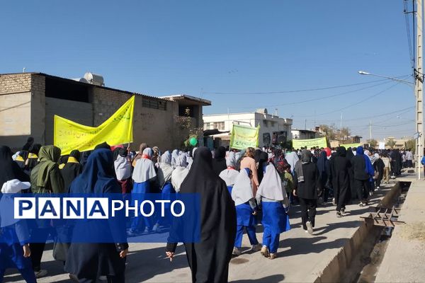 حضور دانش آموزان دبیرستان طالقانی داریون در تجمع ۱۳ آبان