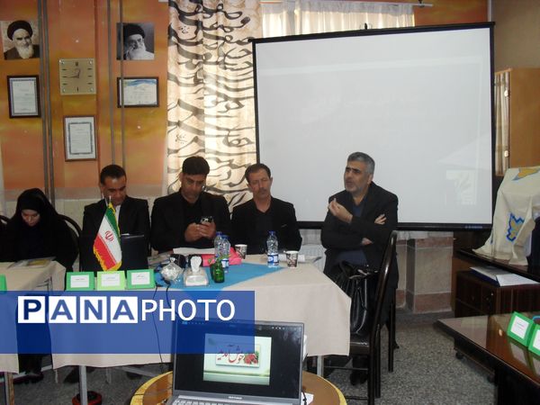 نشست تخصصی کارشناسان فنی و حرفه ای و کاردانش استان تهران در اسلامشهر