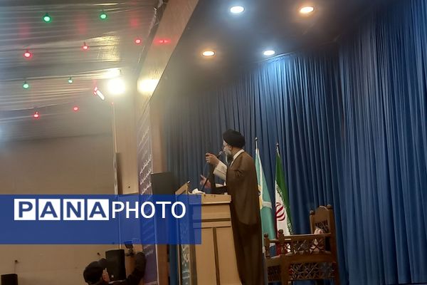 تقدیر از برگزیدگان پویش دانش‌آموزی در نماز جمعه باشکوه پیشوا