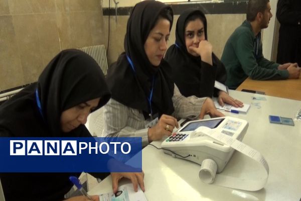حضور دانش‌آموزان رأی‌اولی شهرستان بدره در چهاردهمین دوره انتخابات ریاست‌جمهوری