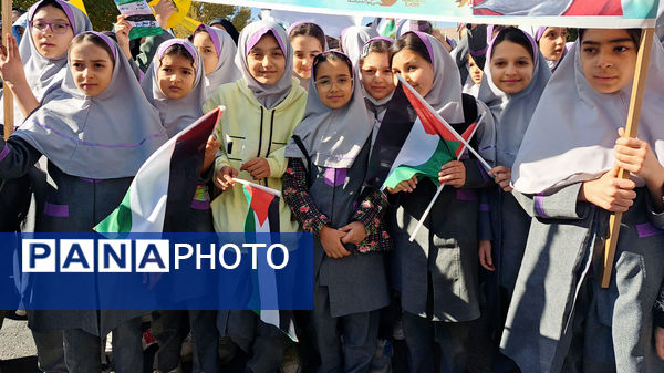 حضور پرشور دانش‌آموزان شهرستان صالح‌آباد در راهپیمایی روز ۱۳ آبان