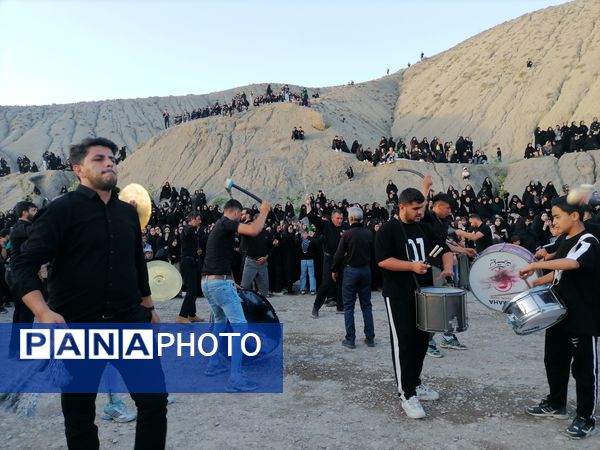 آیین زنجیر زنی و عزاداری روز تاسوعای حسینی