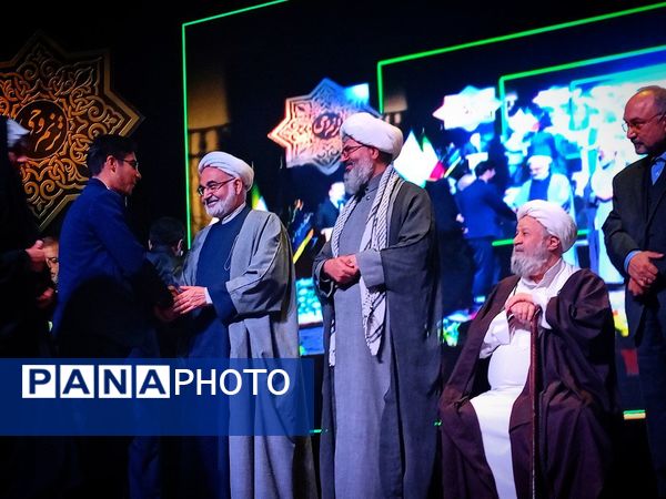 آیین اختتامیه ترنم وحی با تجلیل از برترین های قرآنی