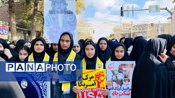 همبستگی نسل امروز با آرمان‌های انقلاب در راهپیمایی ۱۳ آبان باخرز