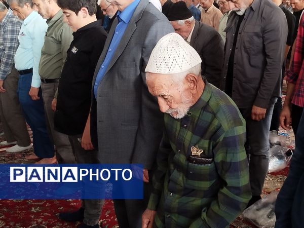 نماز جمعه کاشمر با حضور پرشور مردم برگزار شد