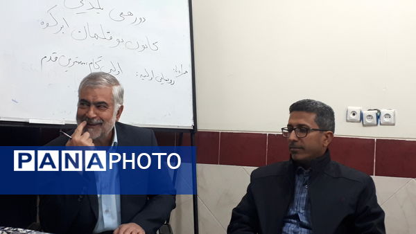 رونمایی از کتاب اولین گام مهمترین قدم در ابرکوه