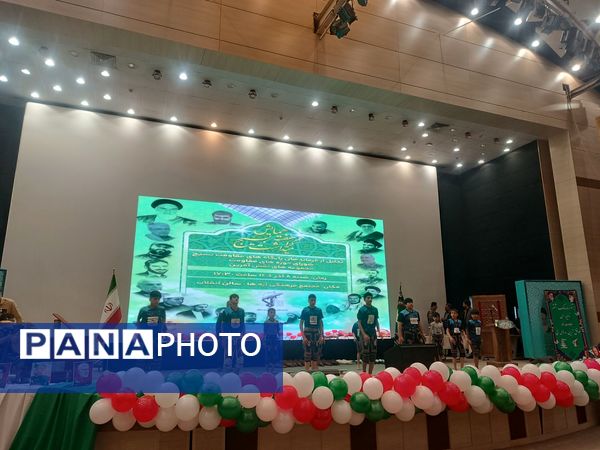 همایش گرامیداشت هفته بسیج در مجتمع آیه ها در سالن انقلاب مشهد مقدس