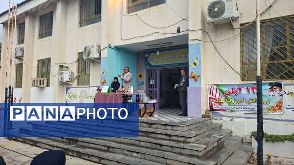 «روز آزمایشگاه» در دبیرستان شاهد ریحانه