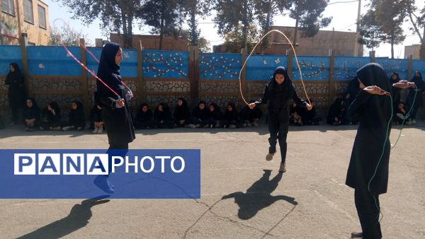 برگزاری المپیاد ورزشی در دبیرستان زنده یاد رقیه مظفری نیا