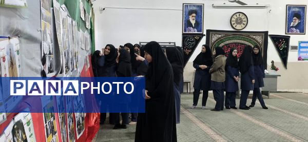 برگزاری نمایشگاه استکبارستیزی در دبیرستان نمونه حضرت معصومه(س) بافق