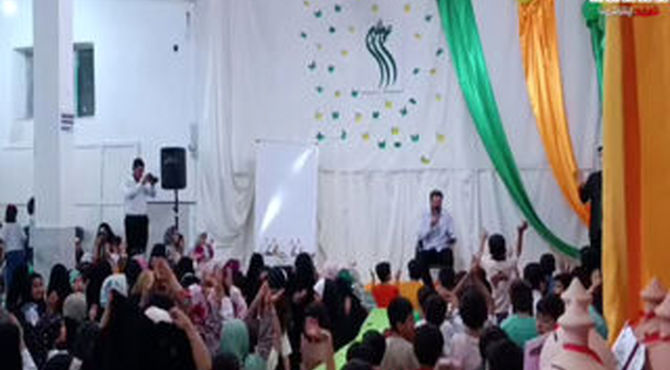 برپایی جشن عیدغدیر کودکانه در راوند کاشان