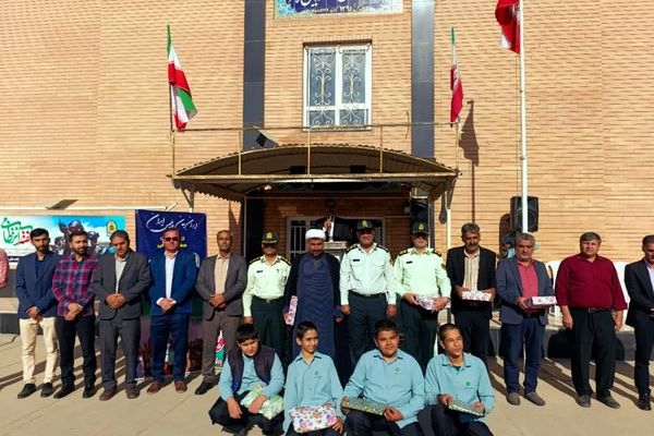 تقدیر مدیر دبیرستان رئیس زاده از پرسنل نیروی انتظامی خلیل آباد