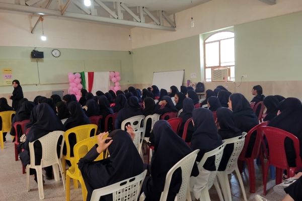 جشن میلاد حضرت زینب(س) و بزرگداشت روز پرستار در هنرستان زهرای مرضیه بندرعباس