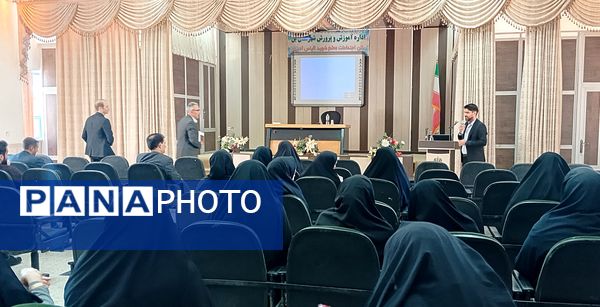نشست توانمندسازی مدیران و مشاوران مدارس بن با محوریت پیشگیری از آسیبهای اجتماعی