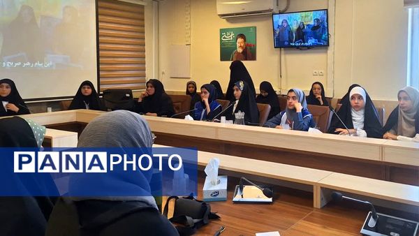 نشست دانش‌آموز خبرنگاران پانا استان البرز با مدیرکل آموزش‌وپرورش به مناسبت روز خبرنگار