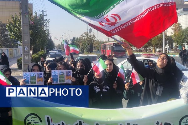 حضور پرشور دختران و پسران شهریار در روز استکبار ستیزی