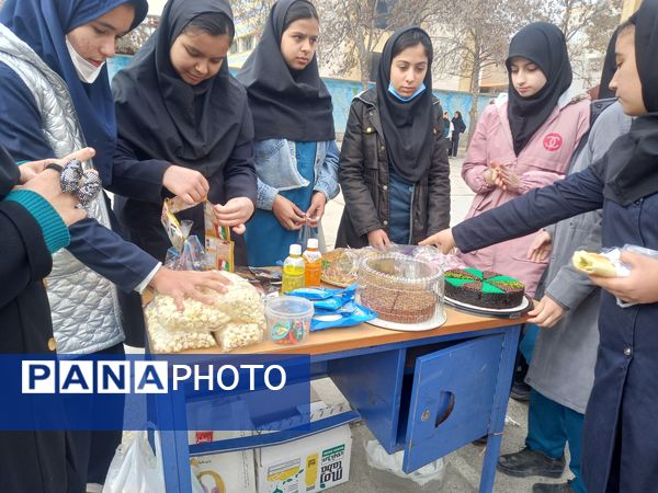بازارچه درون مدرسه‌ای در مدرسه فاطمیه شهرستان شیروان