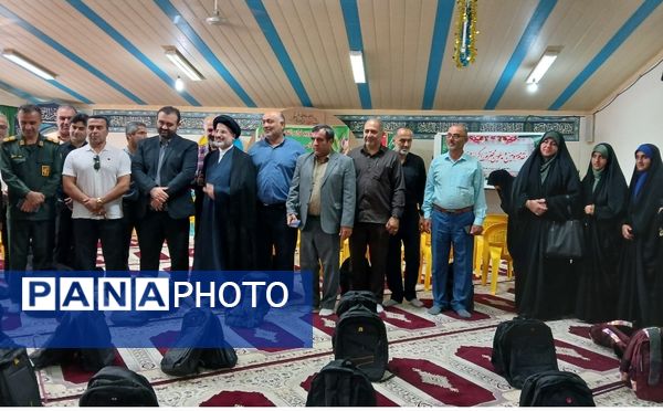 رزمایش اهدا لوازم التحریر به دانش‌آموزان نیازمند در محمودآباد