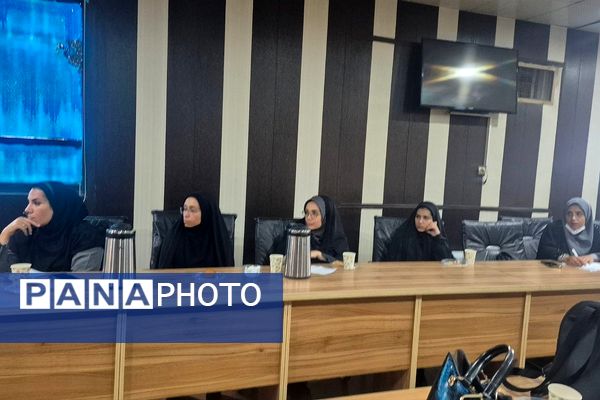 جلسه توانمندسازی نیروی های جدید الاستخدام حوزه پرورشی اداره آموزش و پرورش کهریزک 