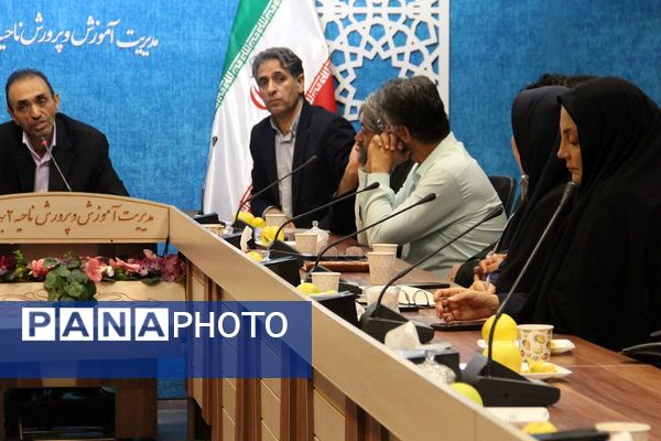 برگزاری جلسه توجیهی مدیران دوره متوسطه اول در سالن فرهنگ بهارستان دو