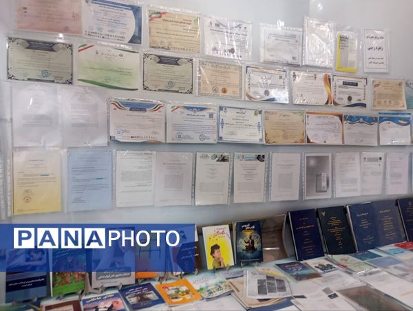 بازدید دانش آموزان هنرستان شهیدشهیدی از نمایشگاه پژوهش و فناوری در خلیل آباد 