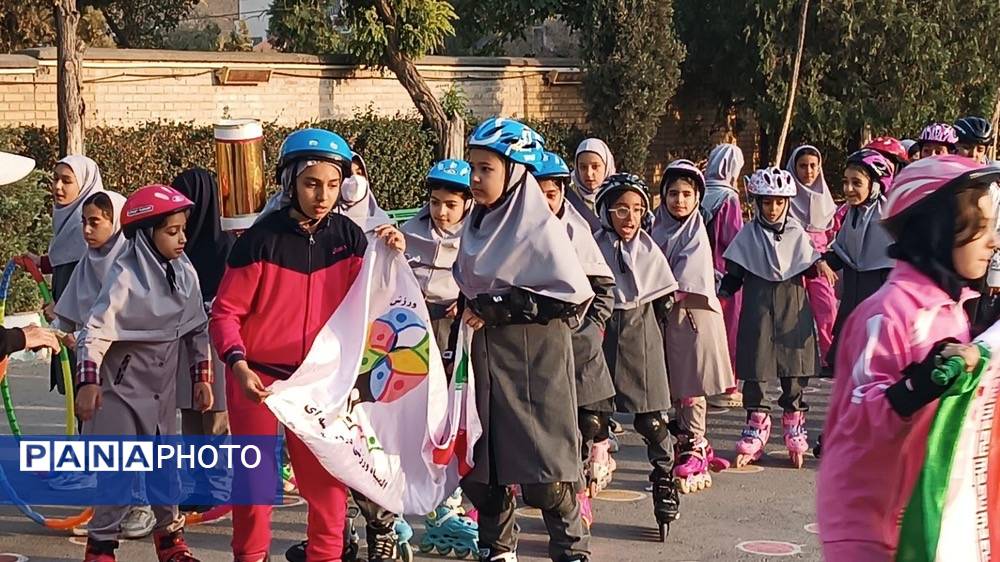 المپیاد ورزشی دانشآموزان در مدرسه پنجم مهر