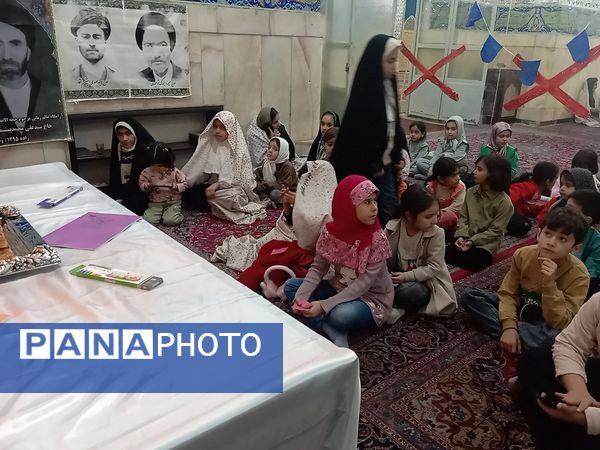 اجرای برنامه هایی زیبا و شاد برای کودکان در شهرستان کاشمر 