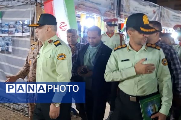 بازدید از نمایشگاه اسوه به‌مناسبت هفته دفاع مقدس در شیراز
