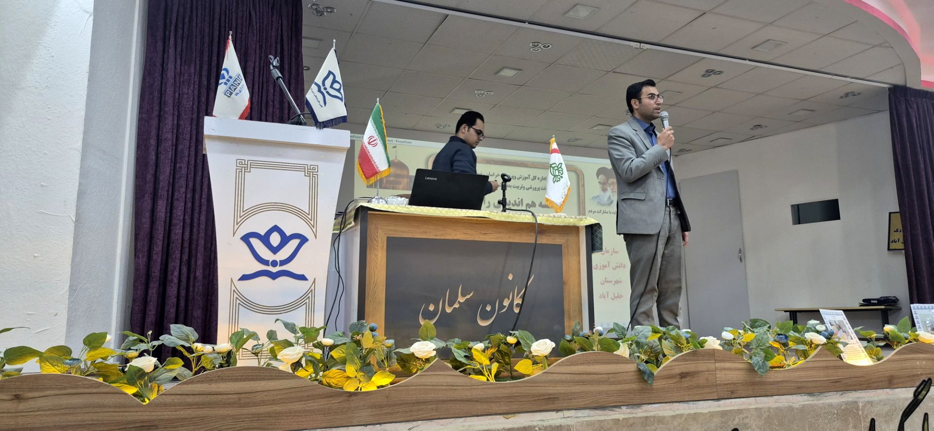 خبرنگار باید در جنگ روایت ها قسمت درست روایت بایستد