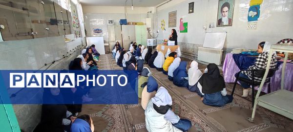 کارگاه آموزشی دانش‌آموزان در هفته پدافند غیرعامل (پدافند زیستی) در مدرسه شهید خاقانی شهرستان شیروان