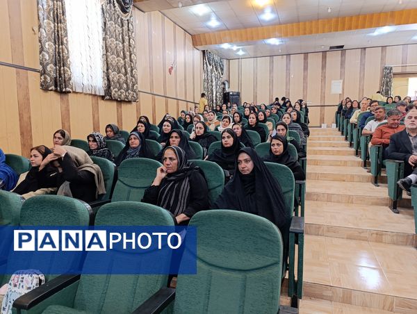 برگزاری جلسه انجمن اولیاء و مربیان دبیرستان نمونه دولتی پژوهش در آشخانه