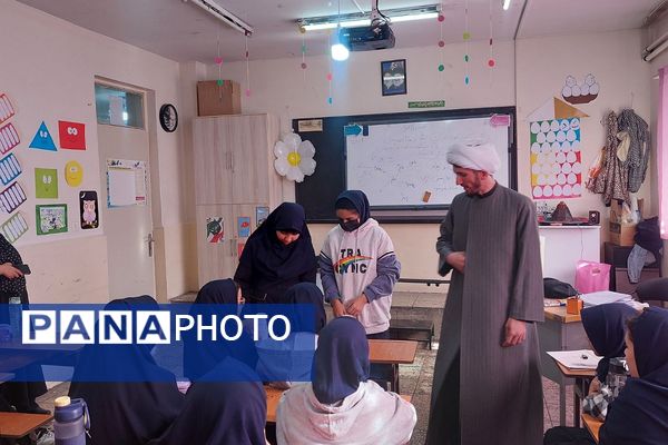 برگزاری کارگاه‌های آموزشی با حضور روحانیون گروه‌های جهادی در مدارس ناحیه دو شهرری 