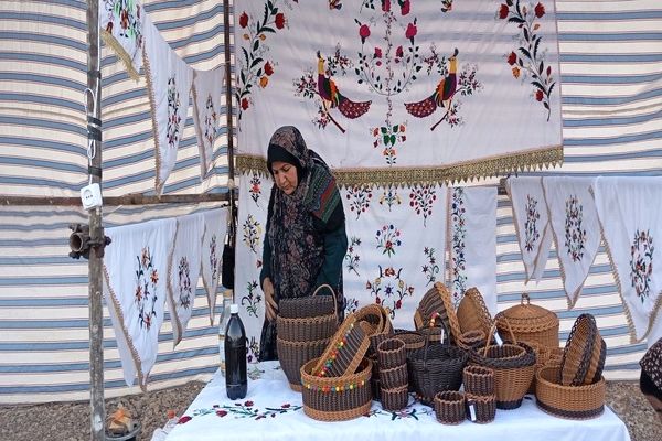 نمایشگاه محصولات بومی محلی و صنایع دستی در شهر بارنیشابور