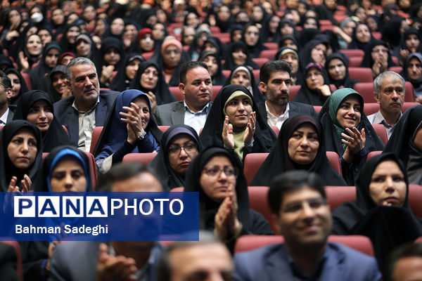 تجلیل از معلمان نمونه کشوری با حضور رئیس جمهوری
