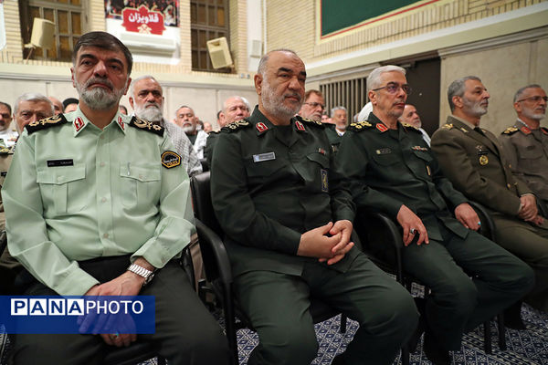 دیدار پیشکسوتان و فعالان دفاع مقدس و مقاومت با مقام معظم رهبری
