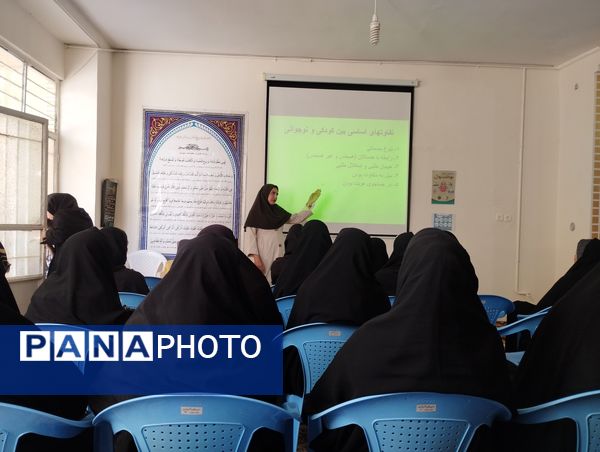 جلسه آموزش خانواده ویژه والدین پایه هفتم در کاشمر