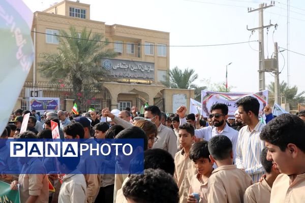 دانش‌آموزان بندرخمیر پیشگام در تجدید میثاق با آرمان‌های استکبارستیزی